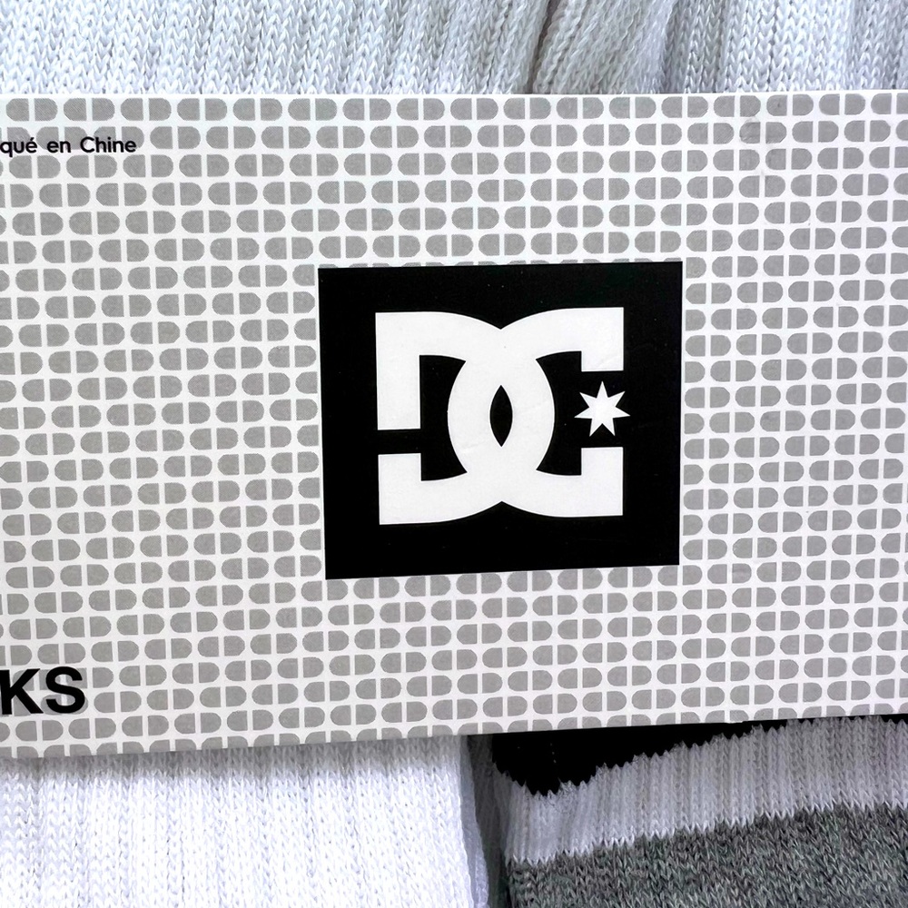 DC CO, 5 PAIRS OF CREW SOCKS, WITH RED & BLACK TOE COLORS - Picture 6 of 11